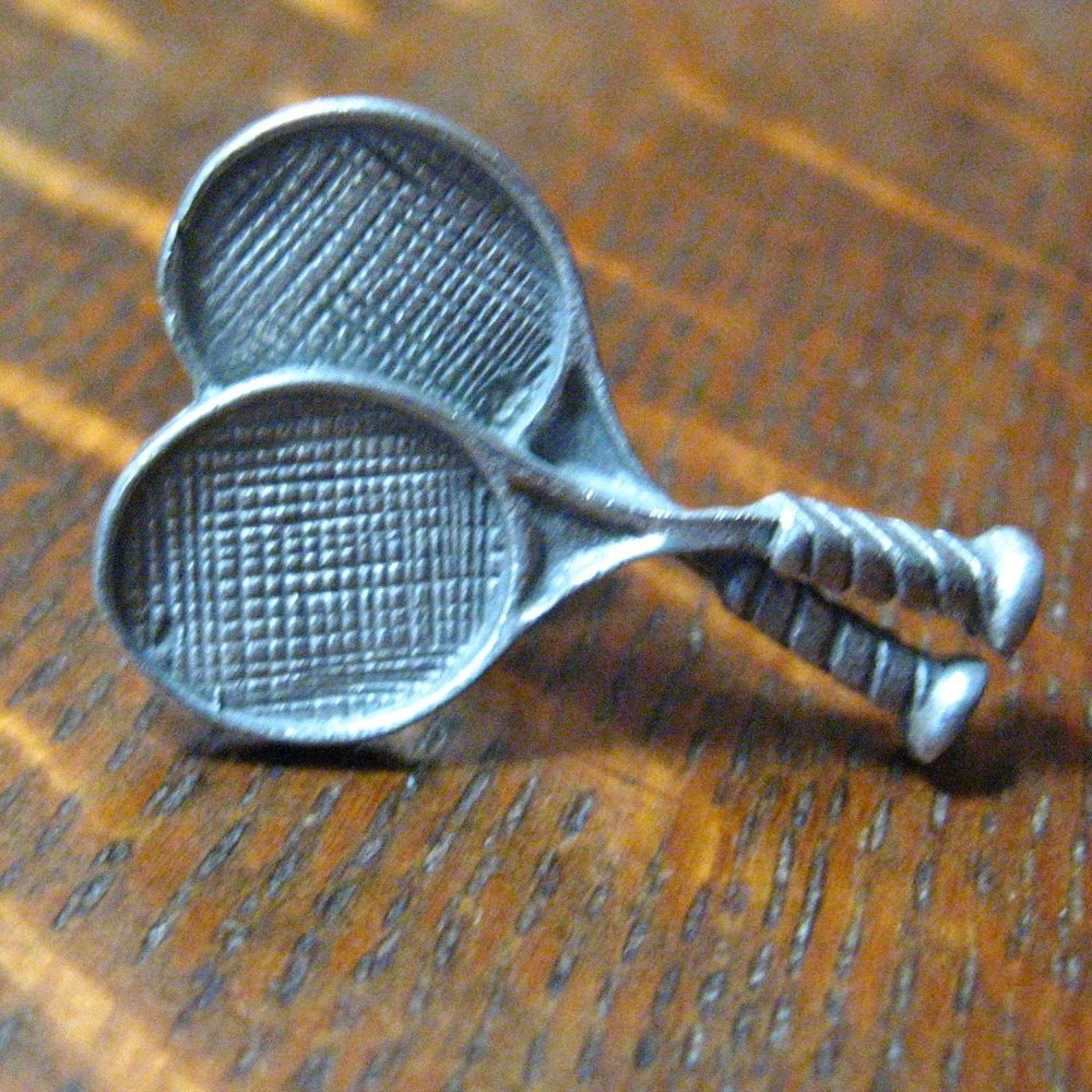 🎾 Tennis Racket Vintage Silver Tone Lapel Pin